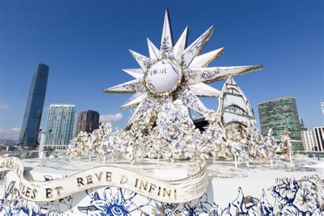 DIOR presents shining Xmas star on Ocean Terminal Deck, 